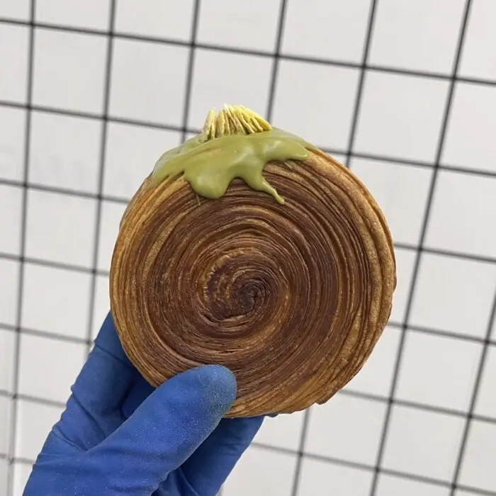 Cromboloni Matcha – Fawaa MY matcha cromboloni by Fawaa MY –matcha pastry wholesale Malaysia